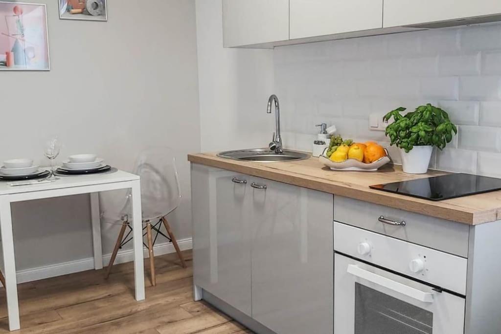Bezagenta Mozart6 Studio Easy Access To City Wifi Warschau Buitenkant foto